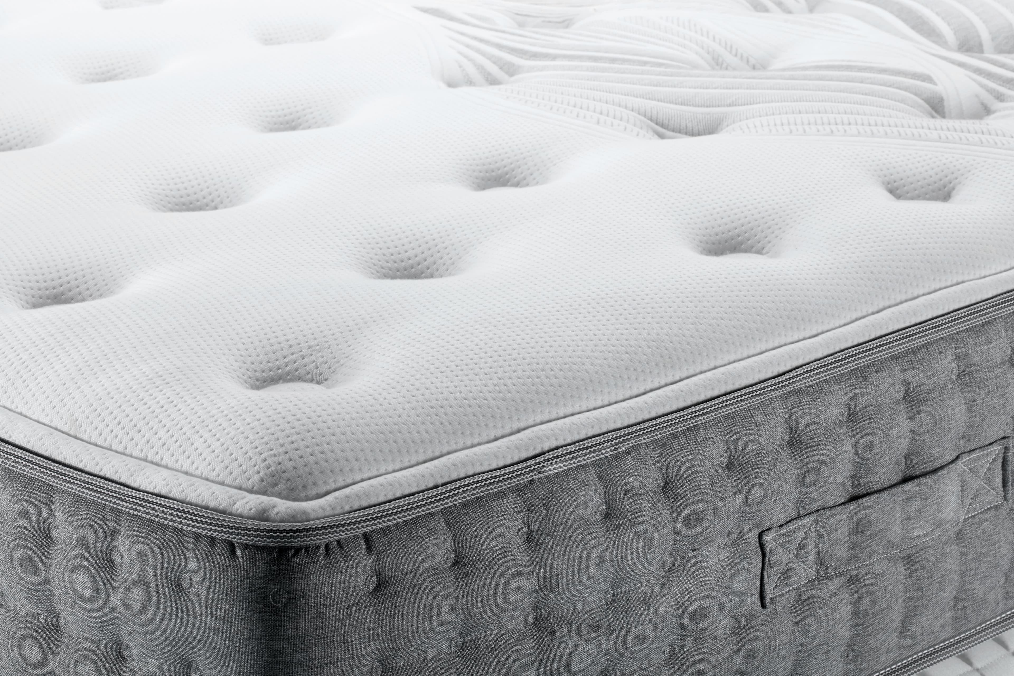 closeup photo of mattress